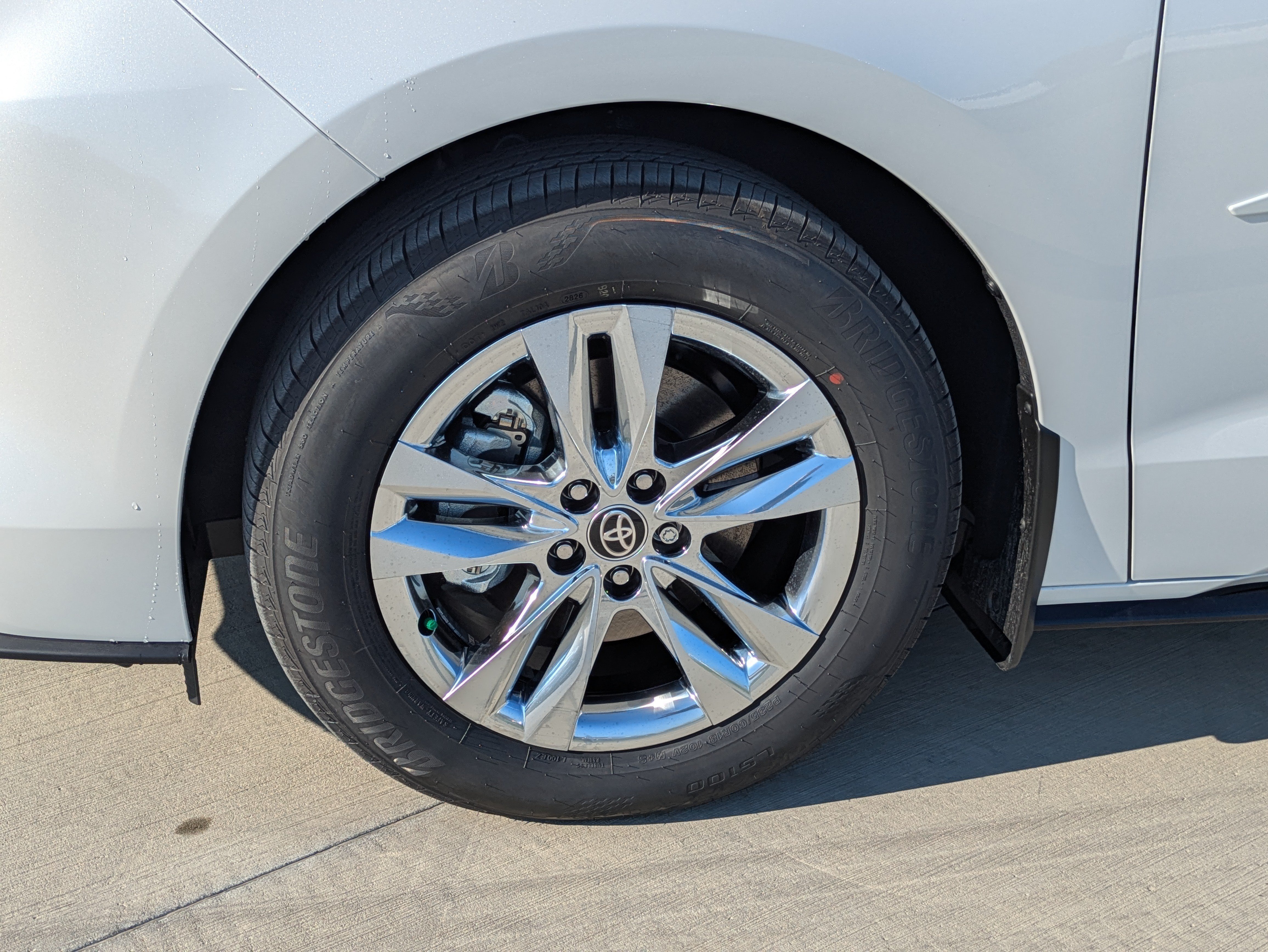 New 2026 Toyota Sienna Limited AWD/4WD image 9