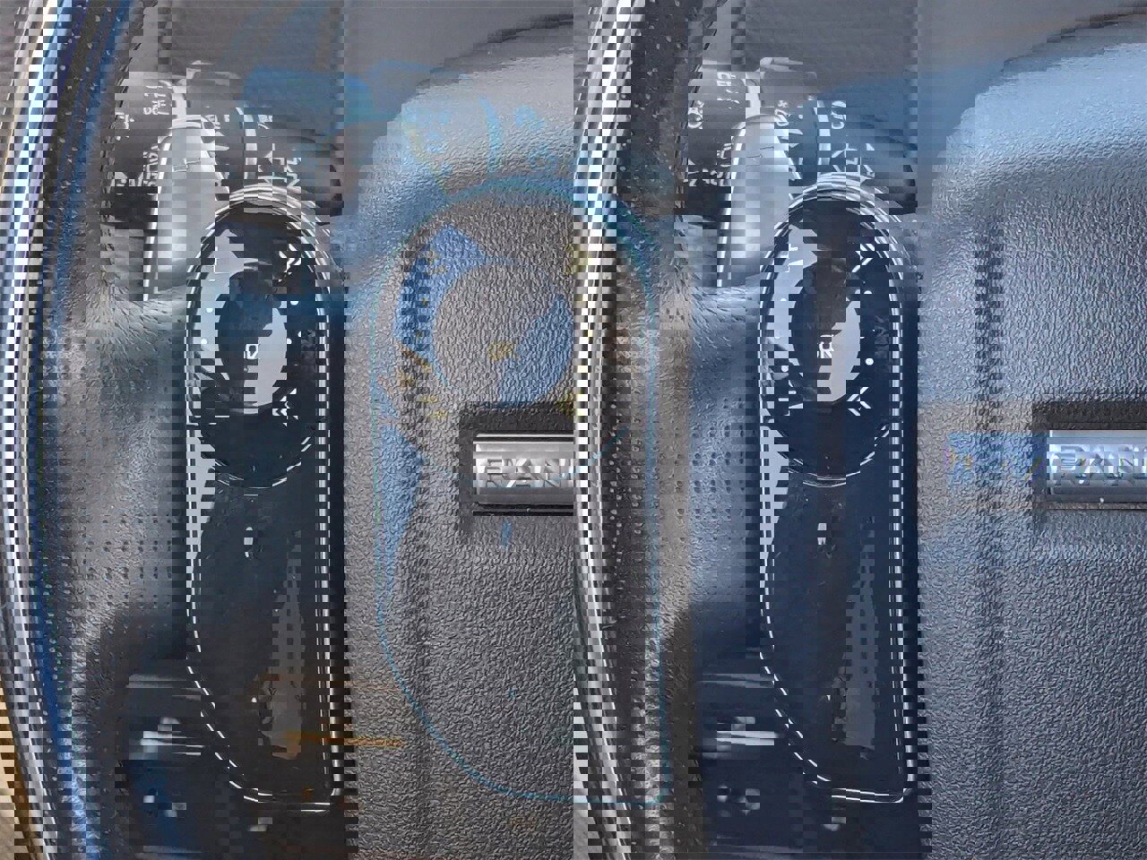 Used 2018 Land Rover Range Rover Velar R-Dynamic SE image 26