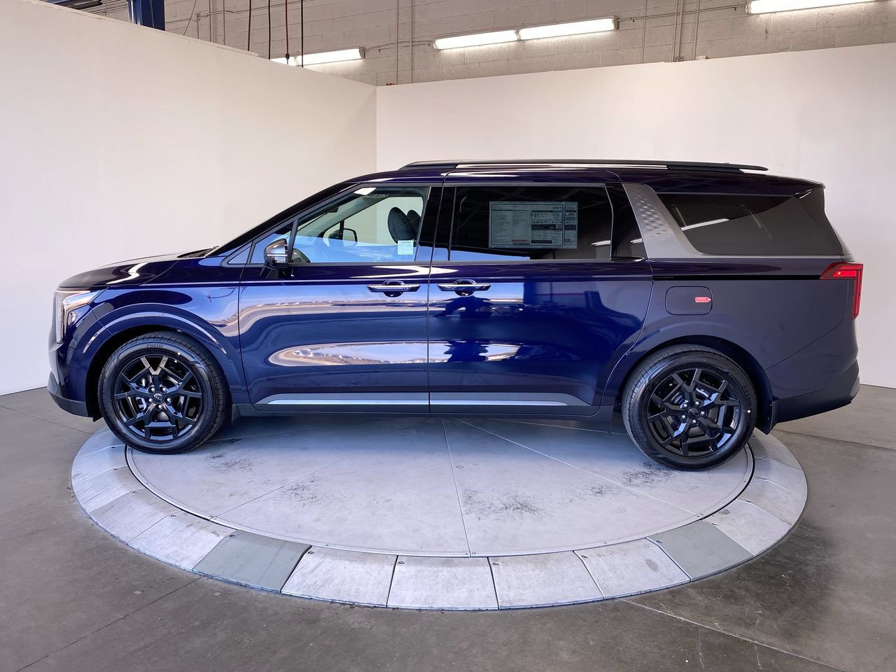 New 2027 Kia Carnival EX FWD image 2