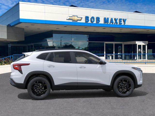 New 2026 Chevrolet Trax LT w/ Midnight Edition FWD image 5