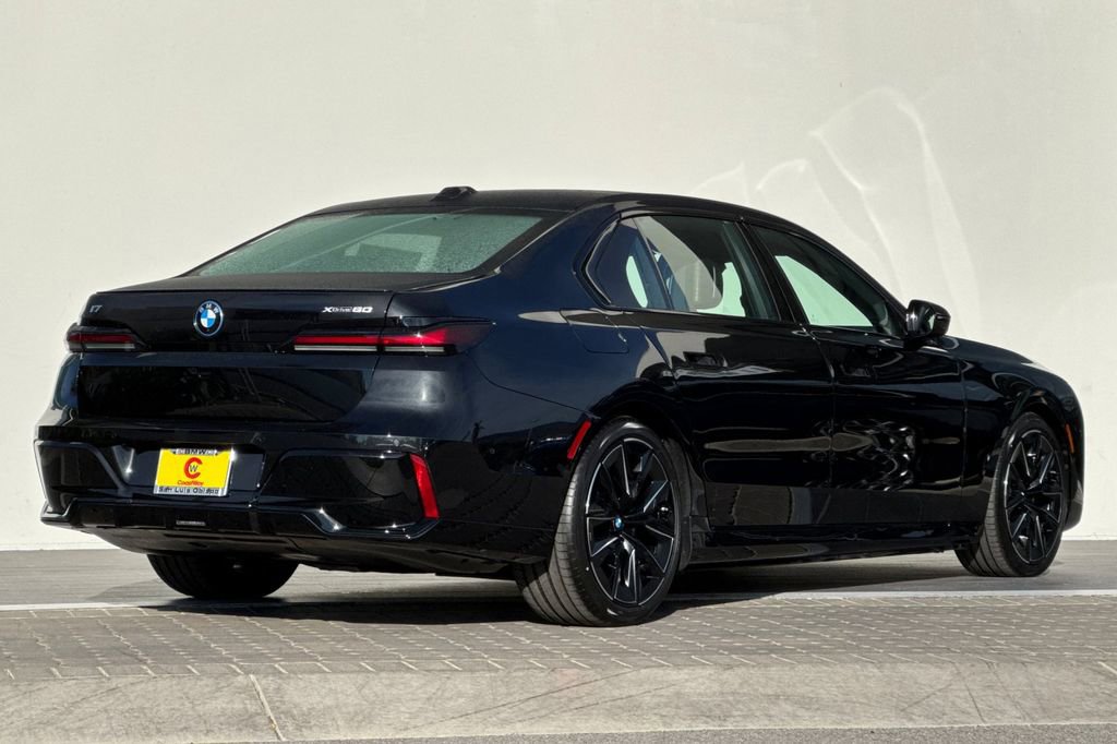 New 2026 BMW i7 xDrive60 w/ Executive Package video 3