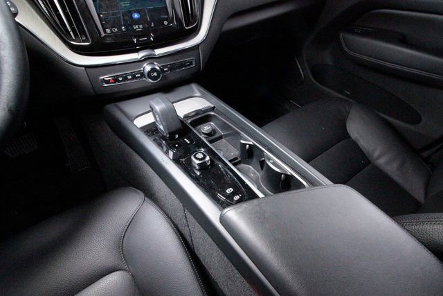 Certified 2025 Volvo XC60 B5 Core image 10
