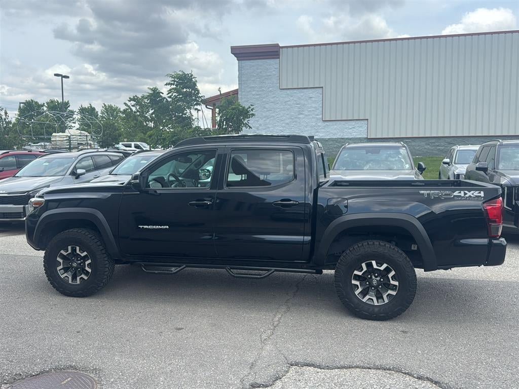 Used 2019 Toyota Tacoma TRD Off-Road w/ Technology Package AWD/4WD image 2