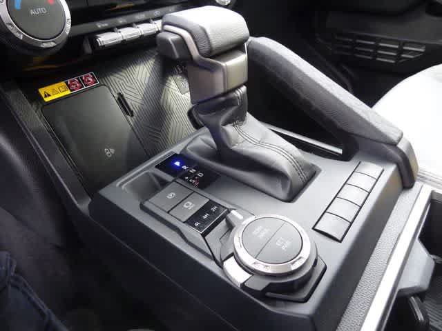 Used 2024 Toyota Tacoma SR5 AWD/4WD image 32