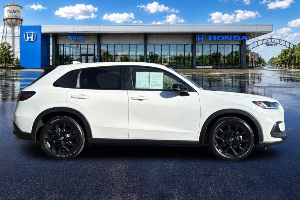 Certified 2025 Honda HR-V Sport image 4