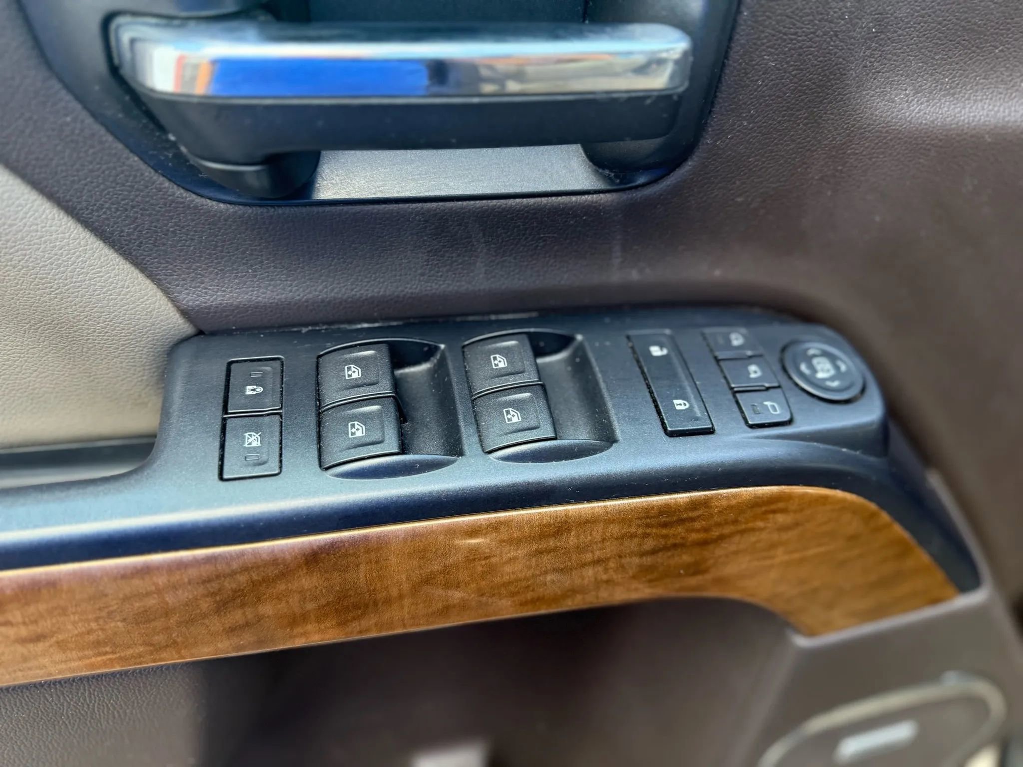 Used 2015 Chevrolet Silverado 2500 LTZ w/ LTZ Plus Package image 27