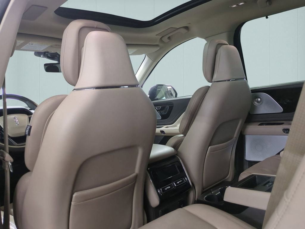 Certified 2023 Lincoln Aviator Reserve w/ Equipment Group 201A image 28