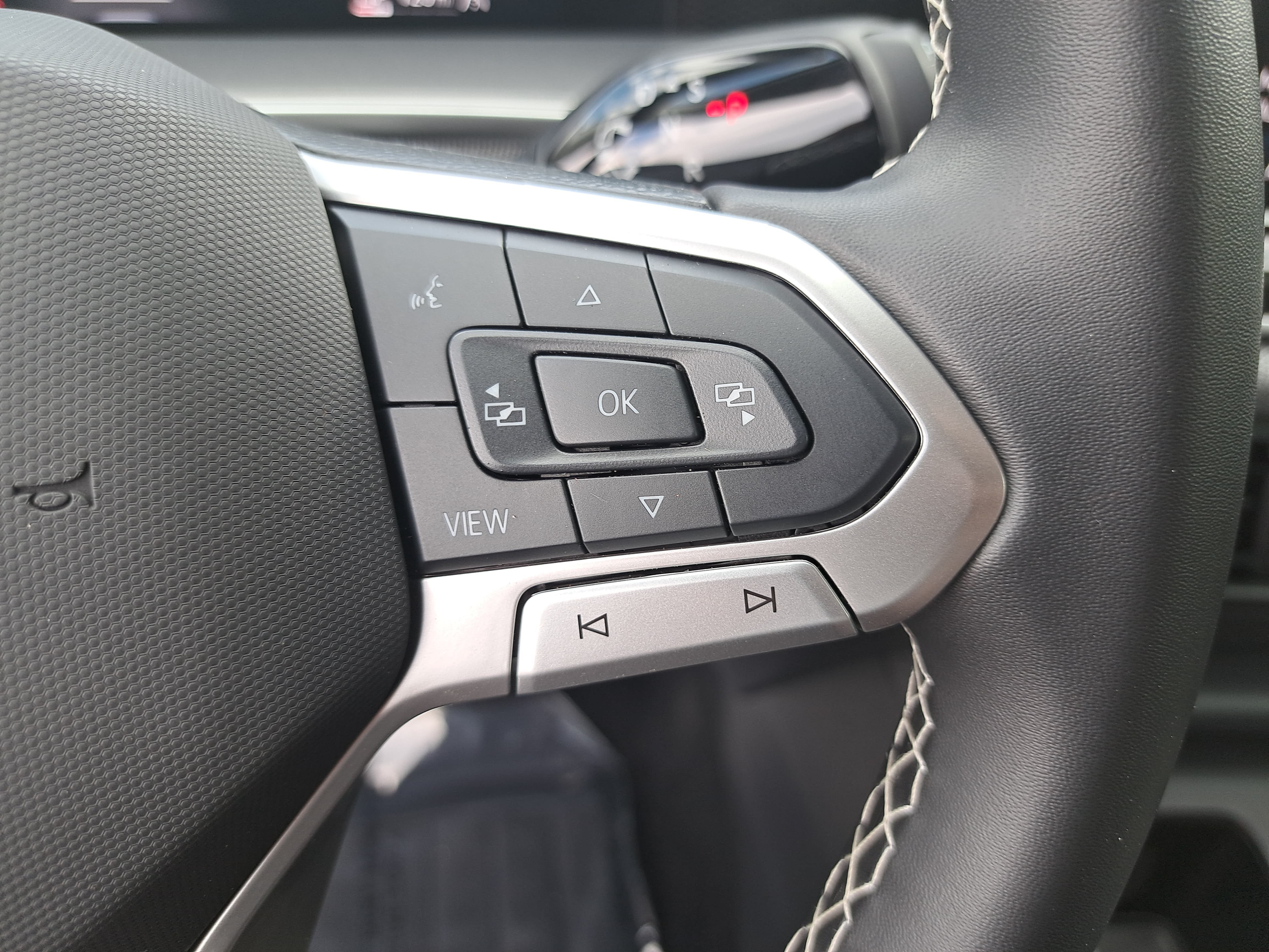 Certified 2025 Volkswagen Tiguan S AWD/4WD image 17
