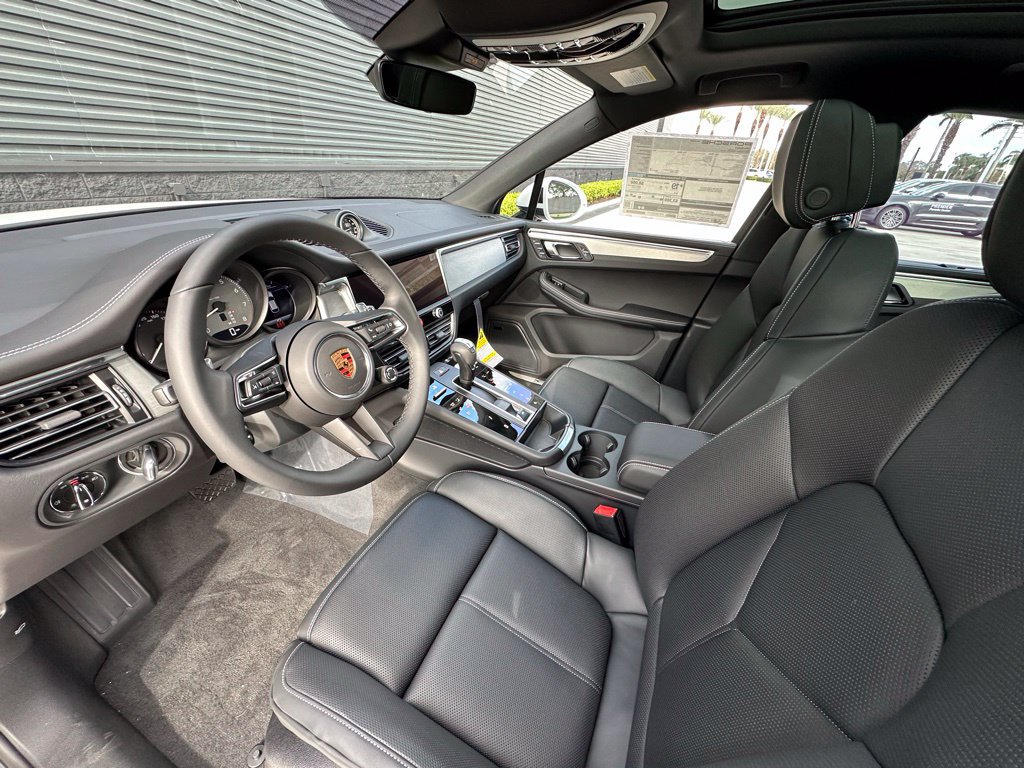 Certified 2026 Porsche Macan S AWD/4WD image 4