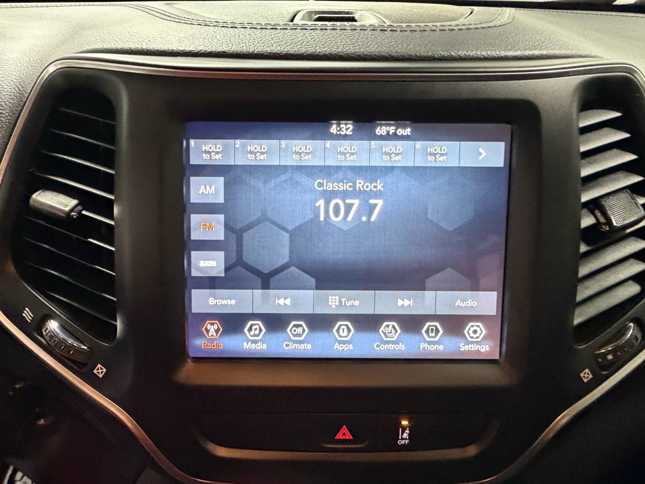 Used 2022 Jeep Cherokee Latitude w/ Trailer Tow Group image 31