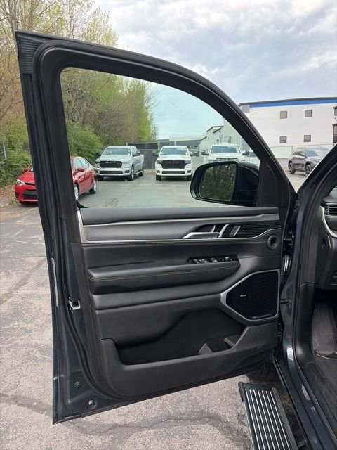 Used 2025 Jeep Wagoneer Series III w/ Premium Group I image 14