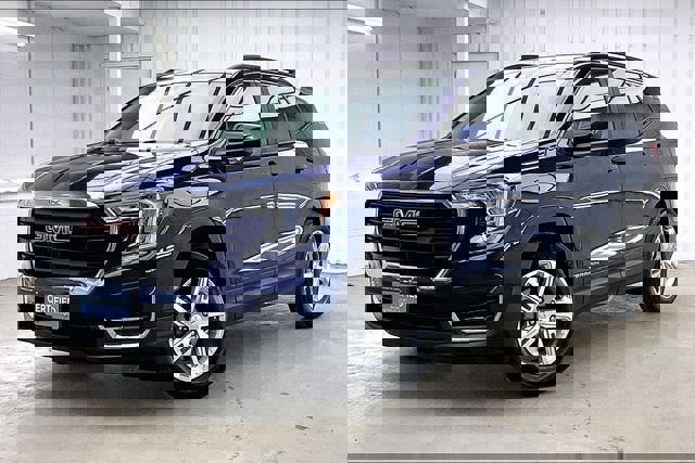 Certified 2022 GMC Terrain SLE w/ Driver Convenience Package image 2