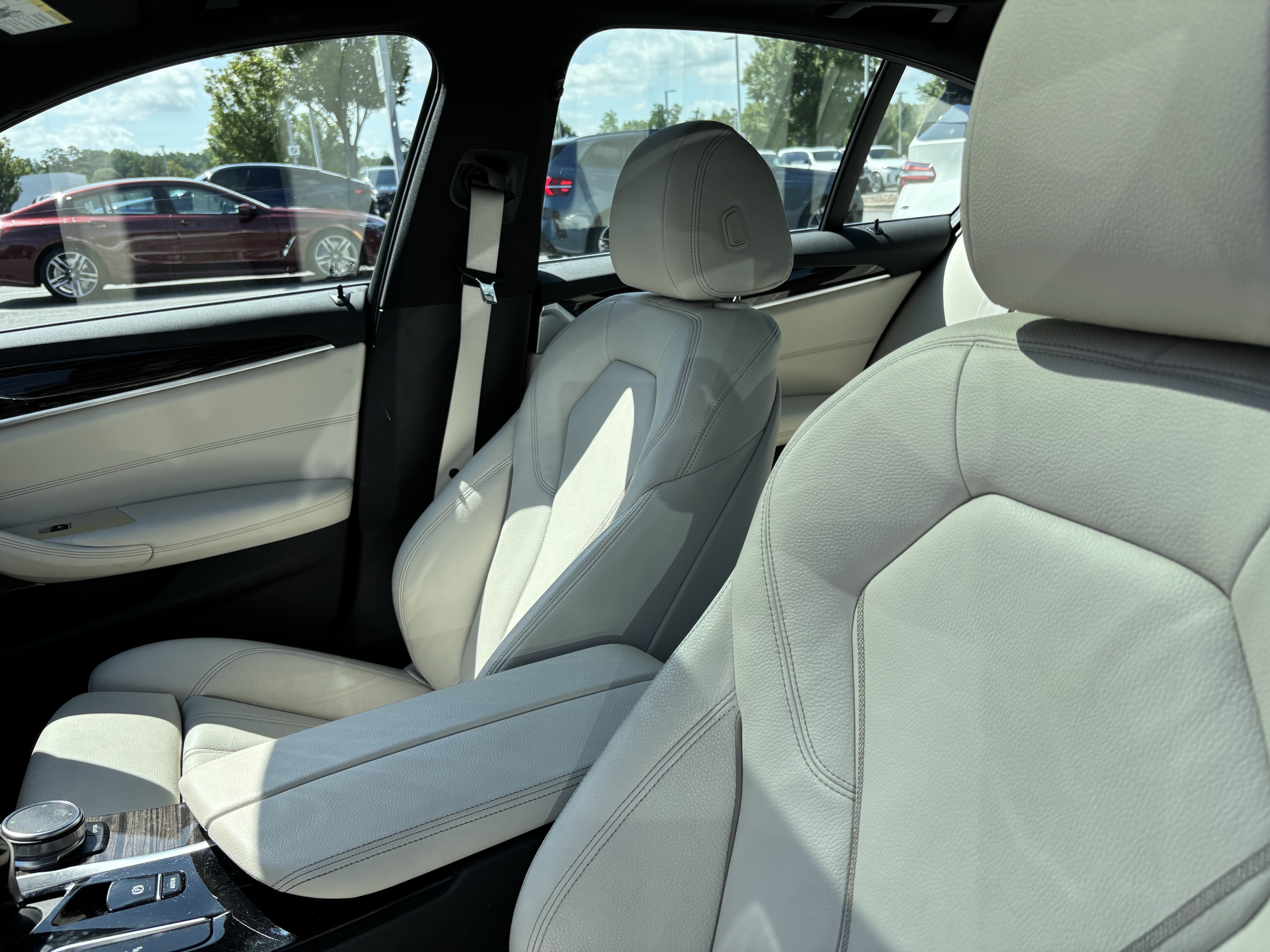 Used 2023 BMW 530i w/ Premium Package RWD image 17