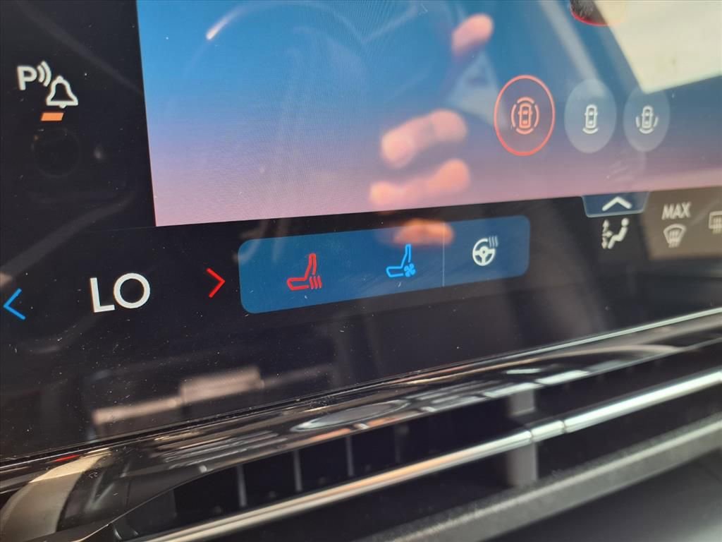 Used 2024 Lincoln Nautilus Premier image 14