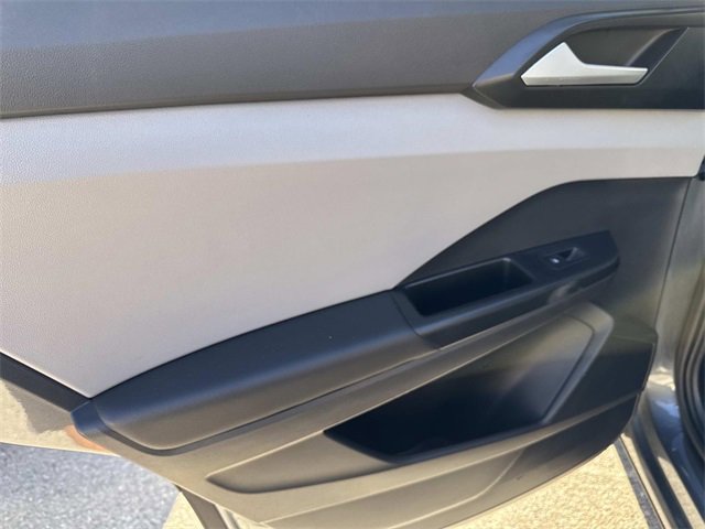 Certified 2022 Volkswagen Taos SE image 10