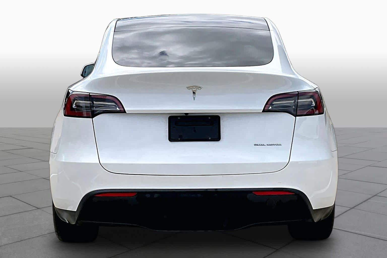 Used 2023 Tesla Model Y AWD image 4