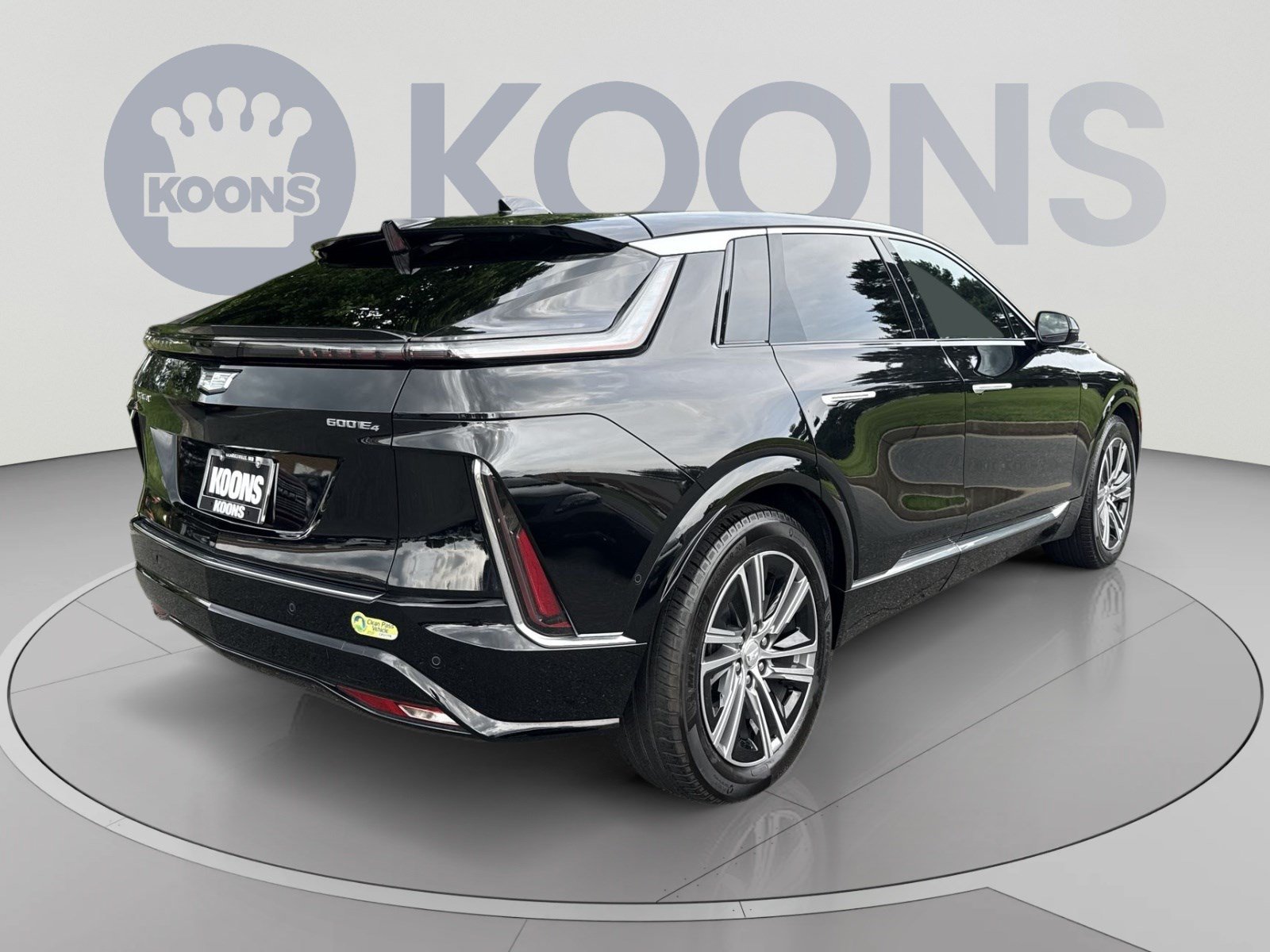 Used 2024 Cadillac Lyriq Luxury w/ LPO, Floor Liner Package AWD/4WD image 7