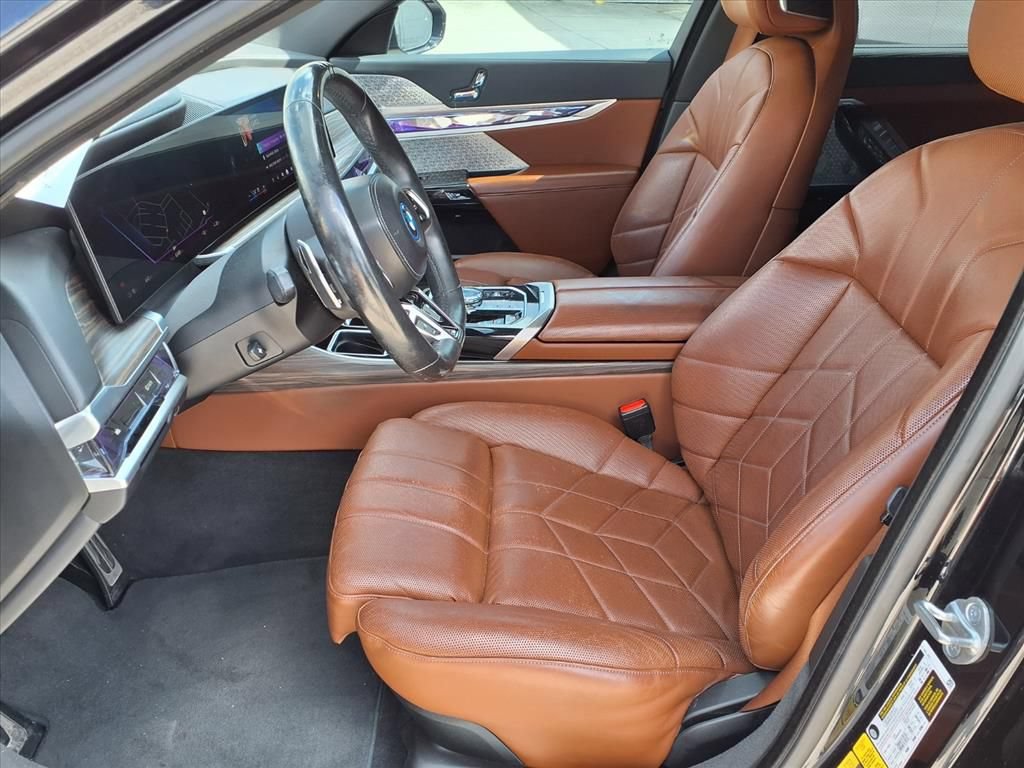Used 2023 BMW i7 xDrive60 w/ Executive Package 2 AWD/4WD image 14