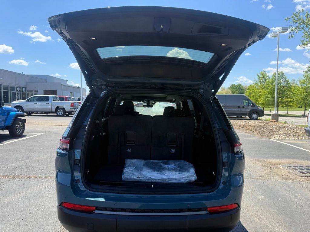New 2026 Jeep Grand Cherokee L Limited AWD/4WD image 38