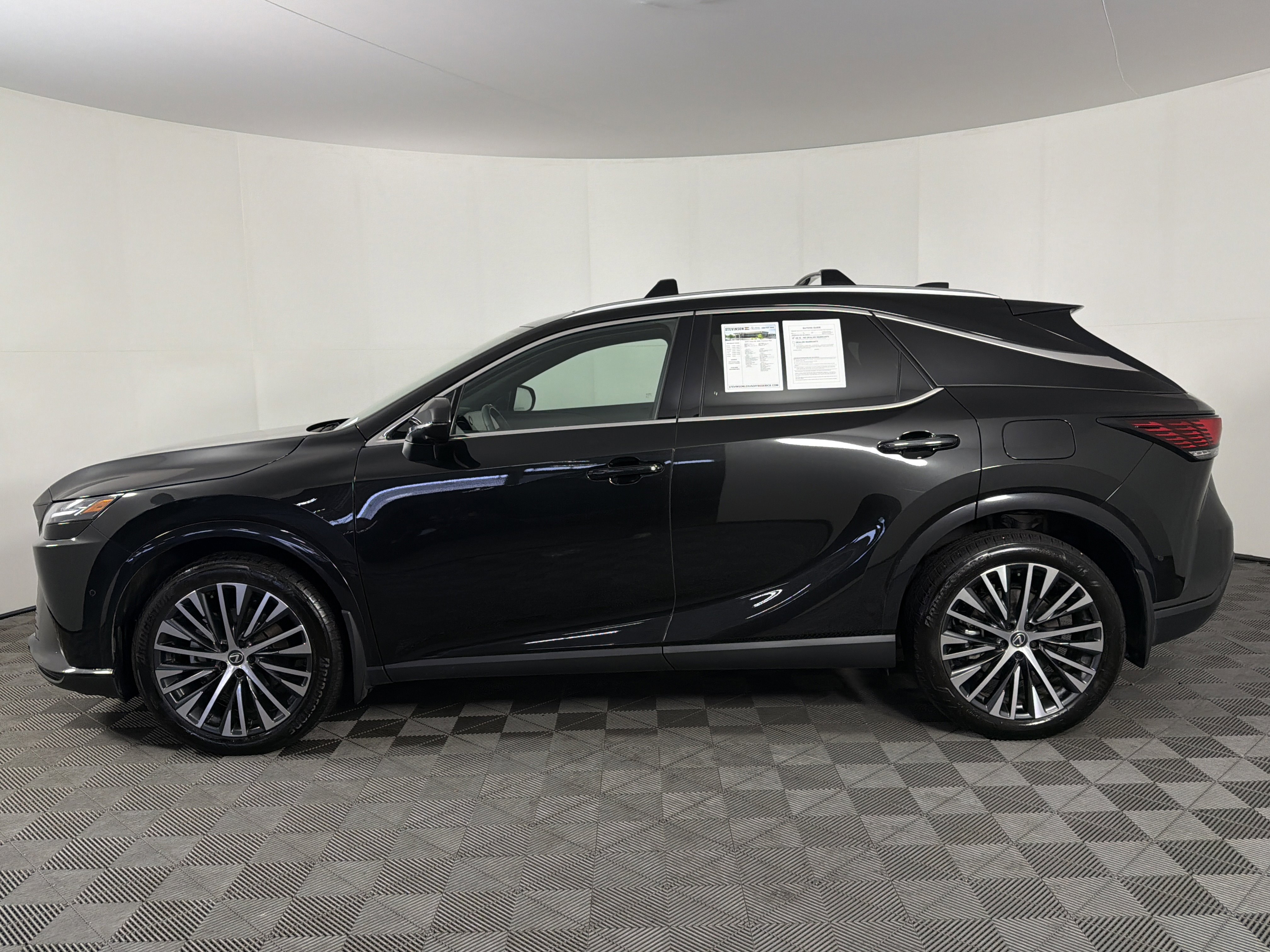 Used 2025 Lexus RX 350 Premium w/ Convenience Package AWD/4WD image 4