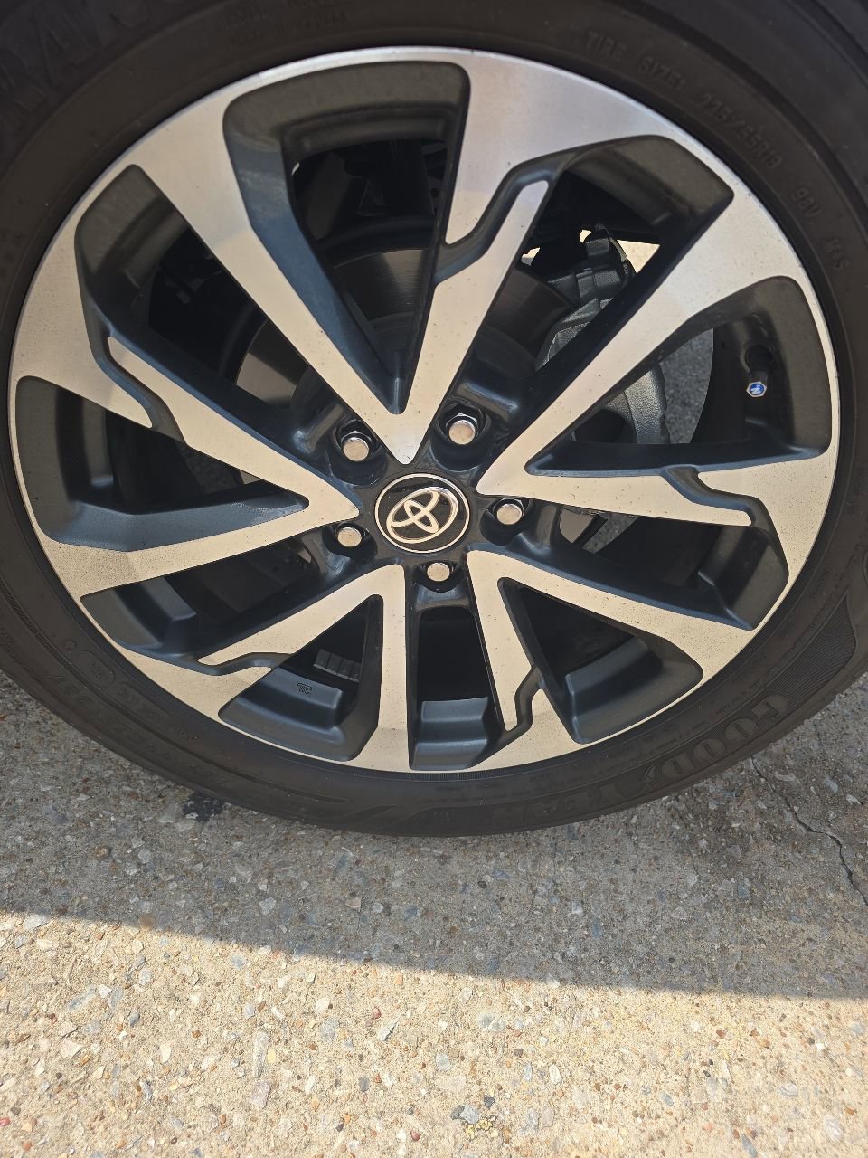 Used 2025 Toyota Corolla Cross XLE w/ Convenience Package FWD image 13