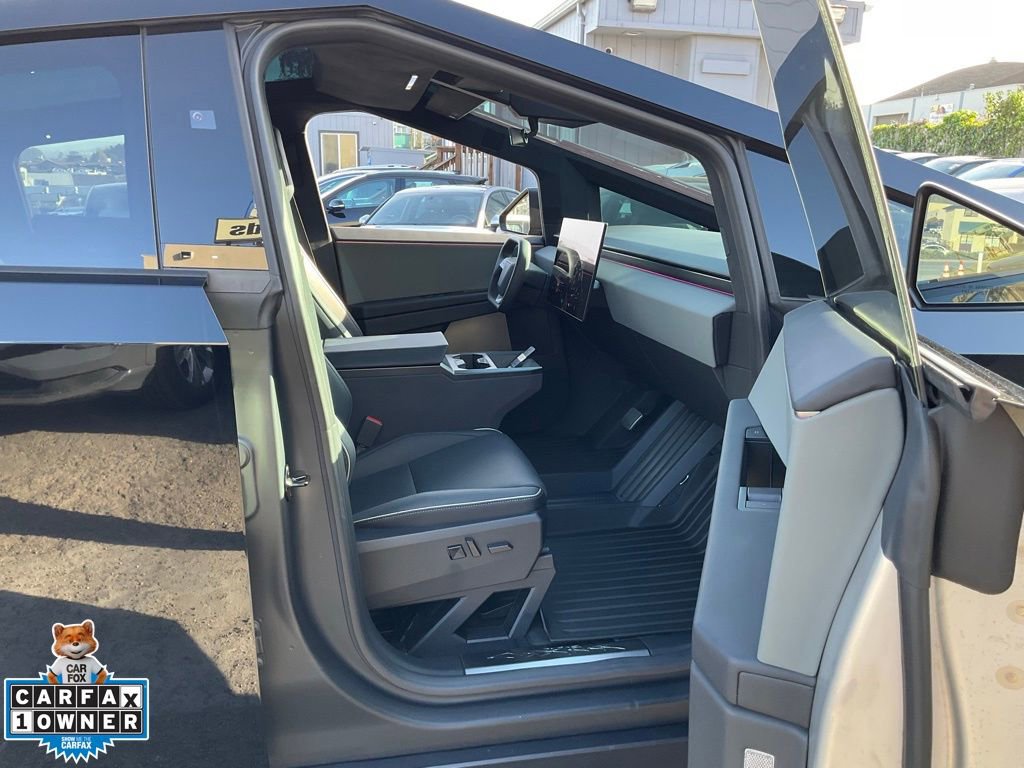 Used 2024 Tesla Cybertruck AWD Crew Cab image 64