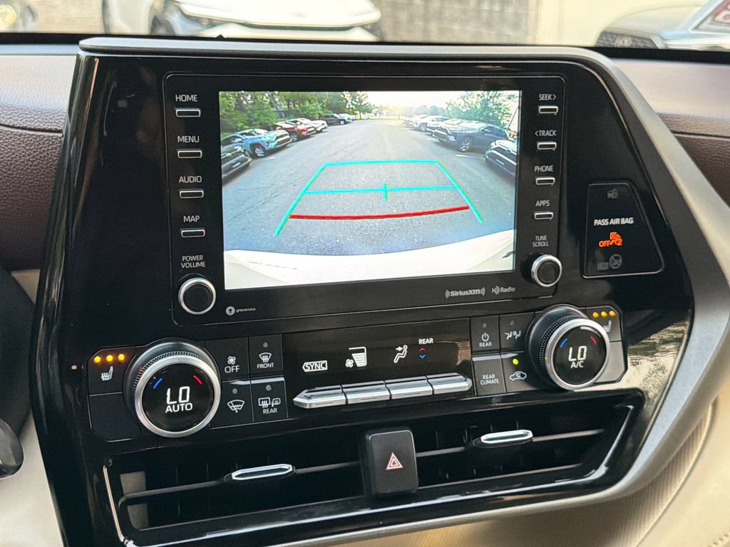Used 2021 Toyota Highlander XLE AWD/4WD image 35