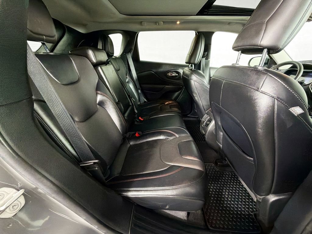 Used 2022 Jeep Cherokee Trailhawk w/ Trailhawk Elite Value Package image 27