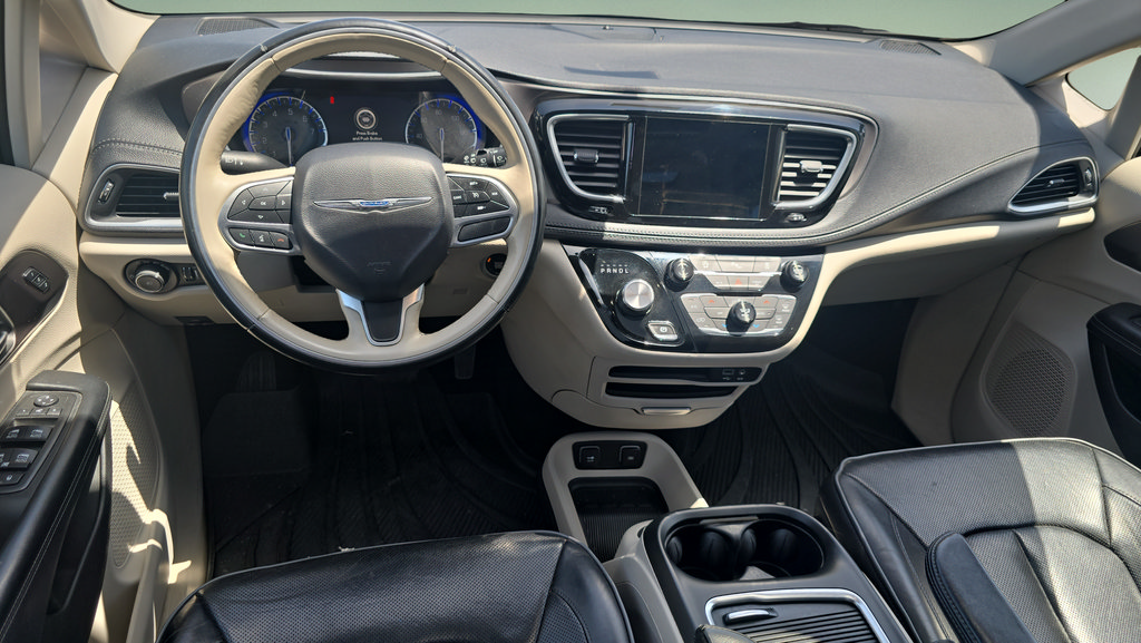Used 2018 Chrysler Pacifica Limited FWD image 18