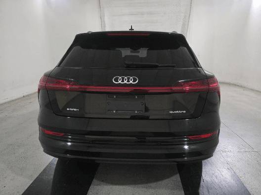 Used 2022 Audi e-tron Premium w/ Convenience Plus Package image 8