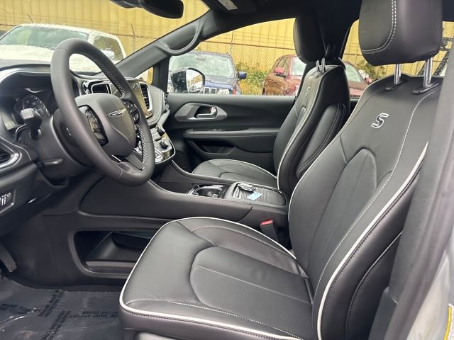 New 2026 Chrysler Pacifica Limited image 17