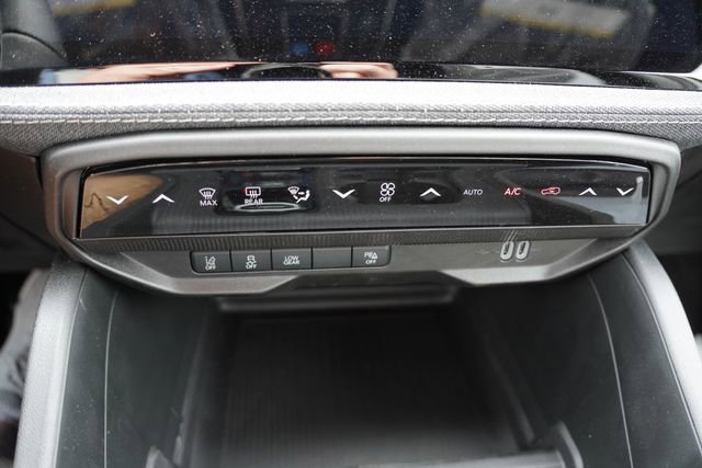 New 2026 Jeep Cherokee Laredo image 13