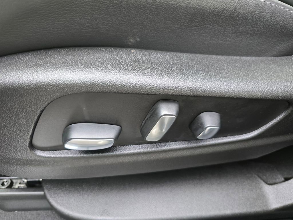 Used 2025 Cadillac XT5 Premium Luxury w/ Technology Package image 28