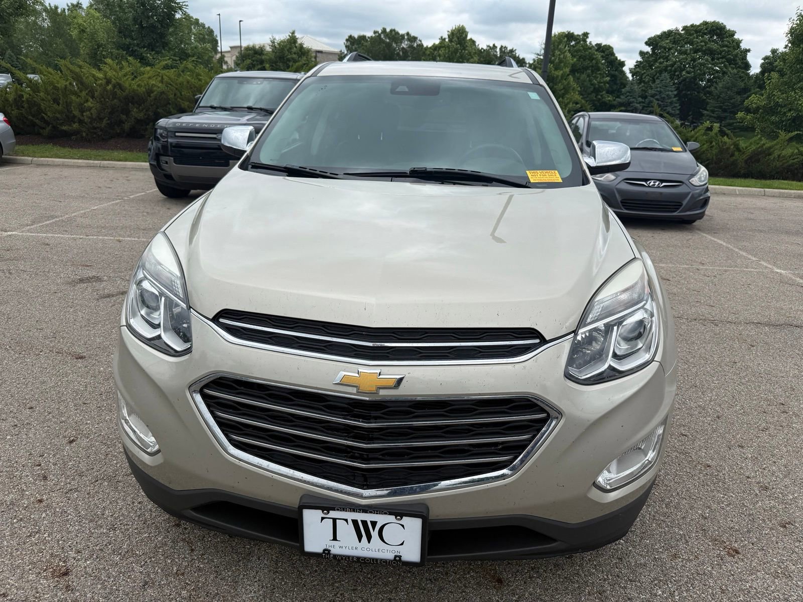 Used 2016 Chevrolet Equinox LTZ w/ Enhanced Convenience Package FWD image 2