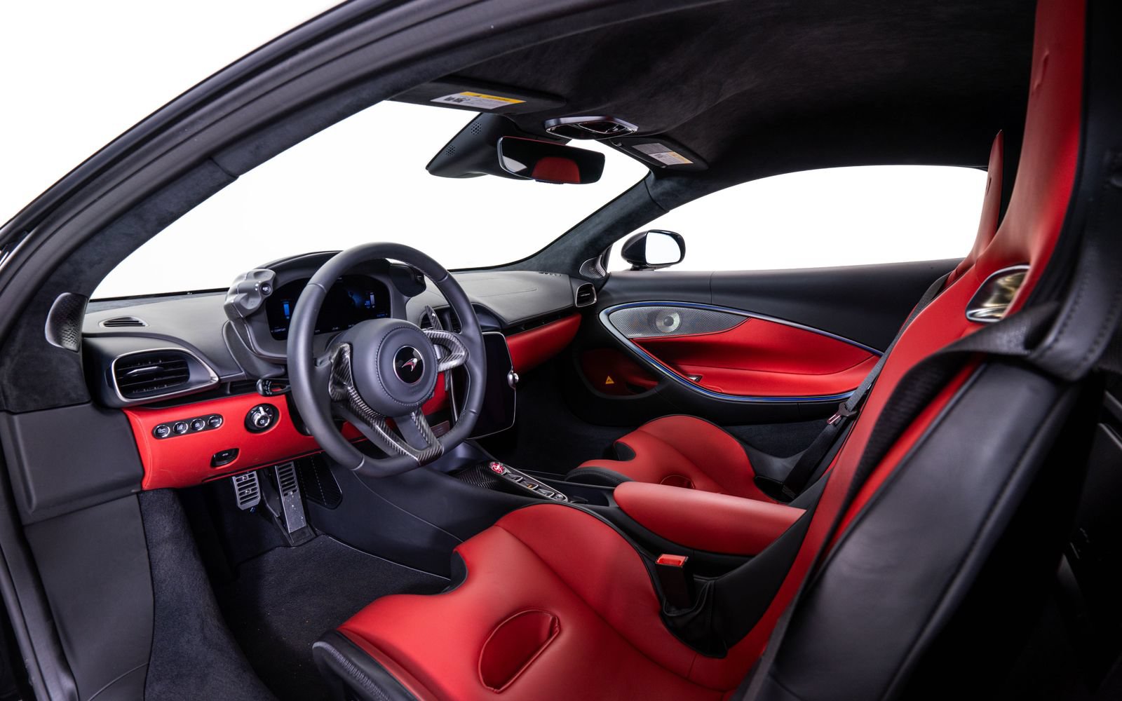 Used 2024 McLaren Artura RWD image 19