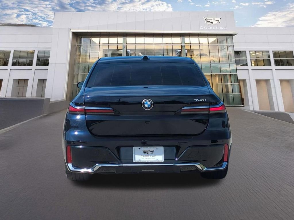 Used 2023 BMW 740i w/ Parking Assistance Package image 6