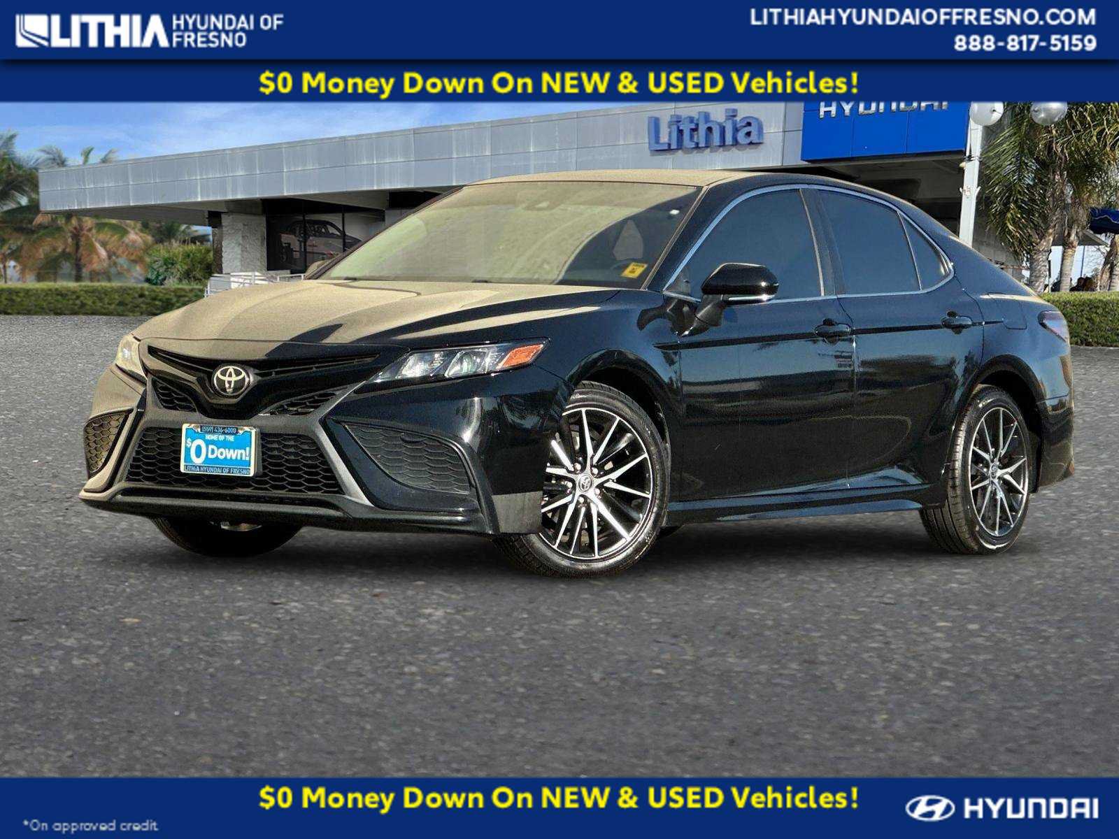 Used 2022 Toyota Camry SE FWD image 1