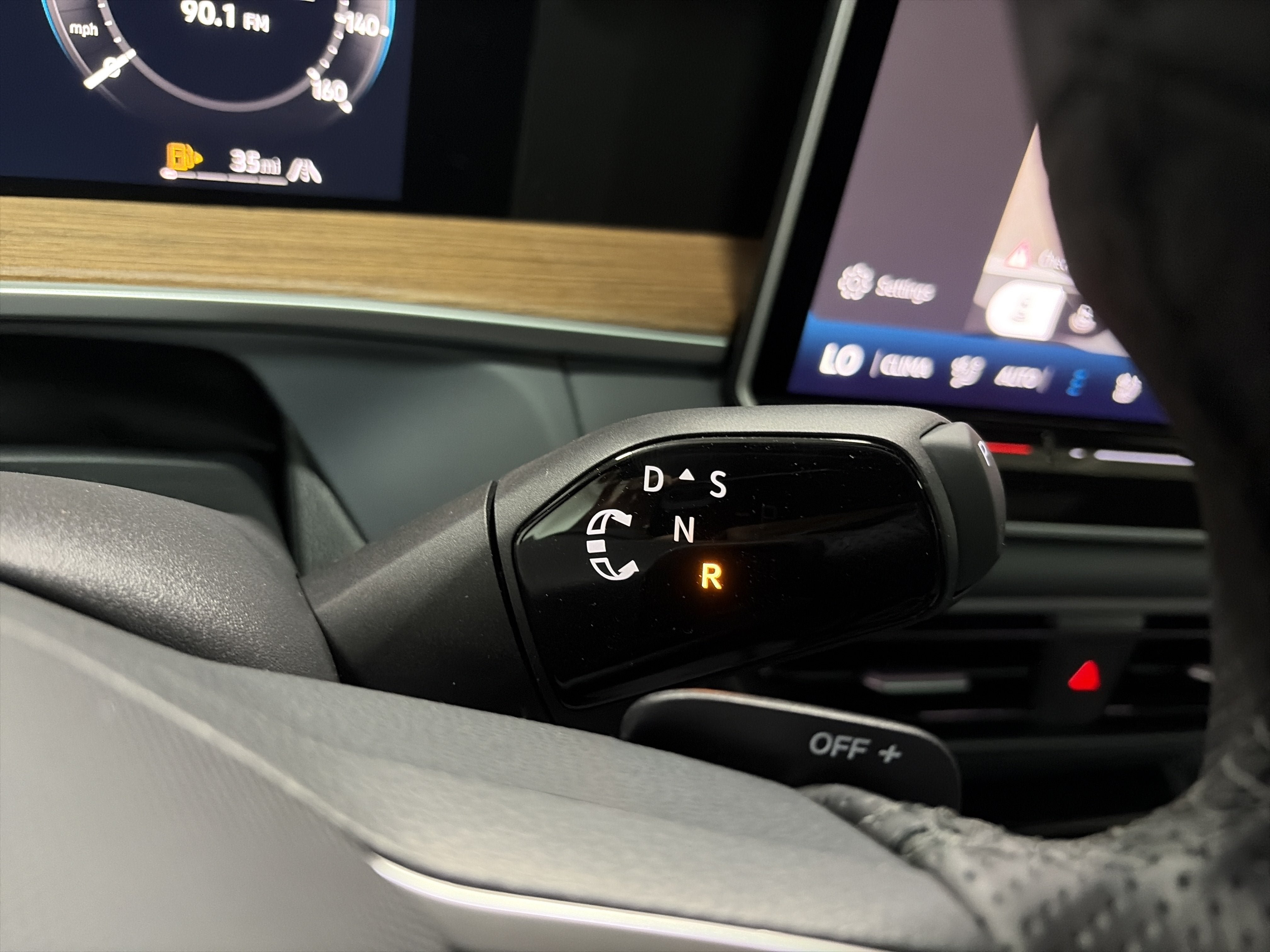 New 2026 Volkswagen Tiguan SEL R-Line AWD/4WD image 25