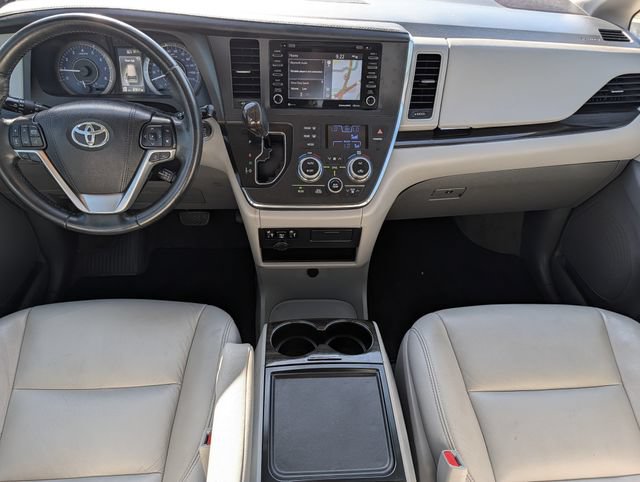 Used 2019 Toyota Sienna XLE w/ XLE Navigation Package FWD image 11