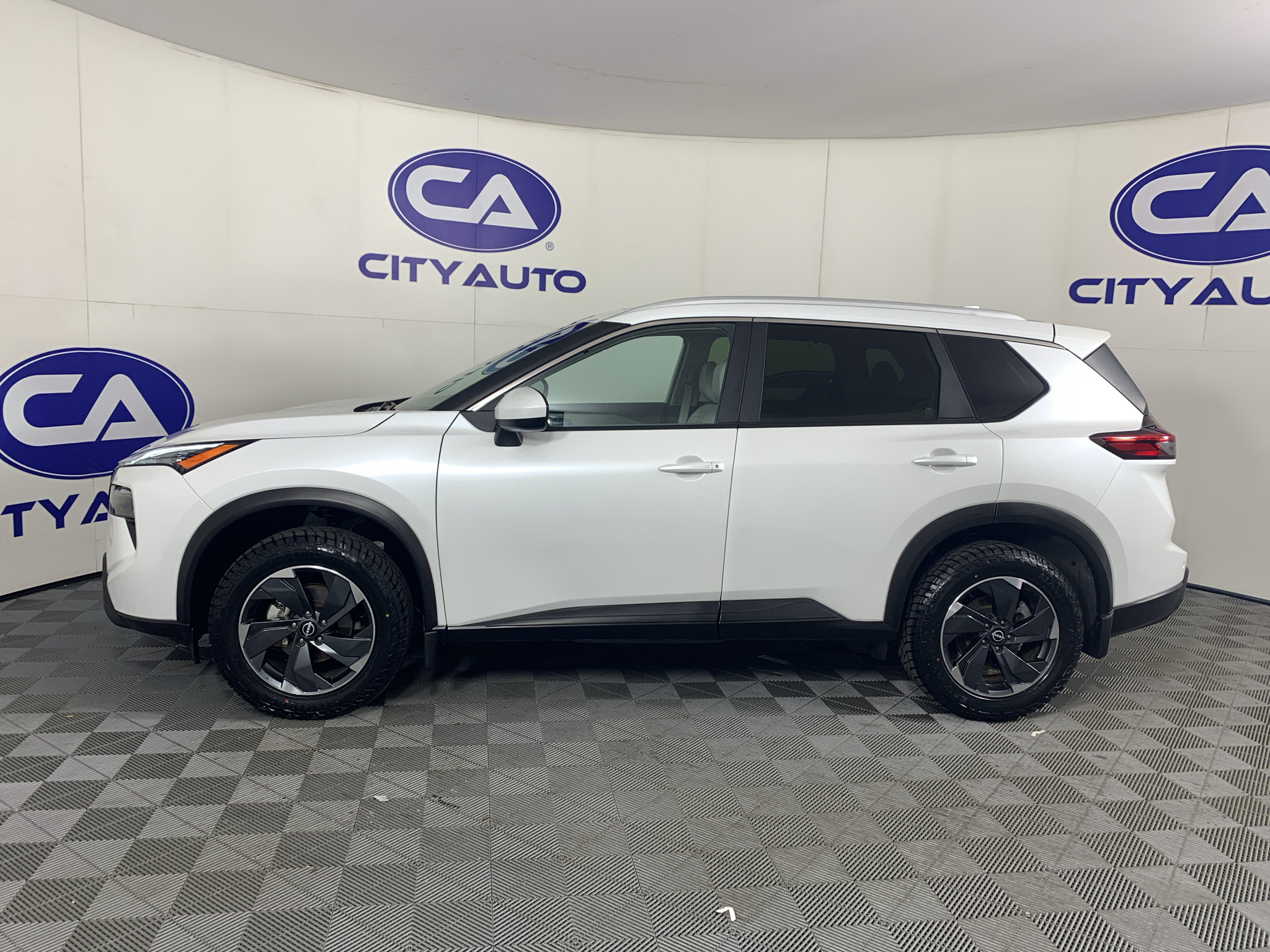 Used 2024 Nissan Rogue SV w/ SV Premium Package AWD/4WD image 6