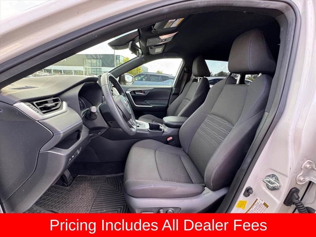 Used 2022 Toyota RAV4 SE AWD/4WD image 16