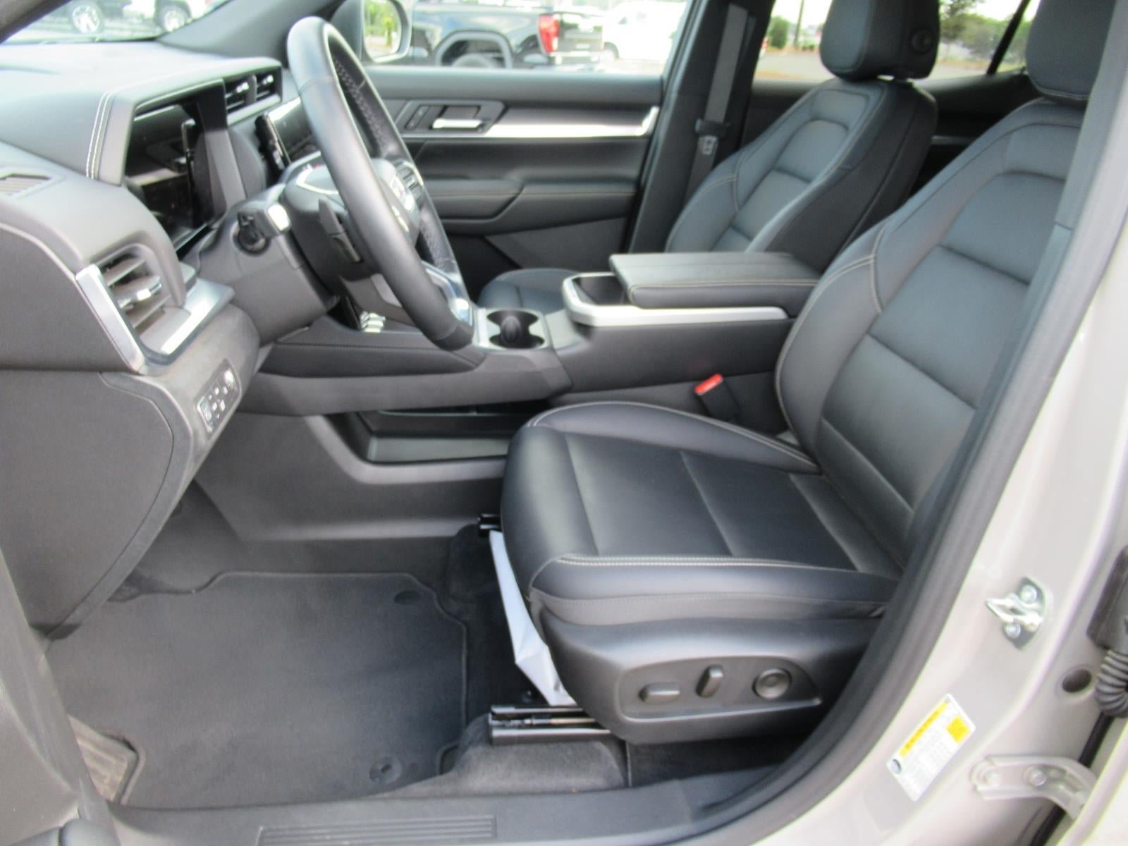 Used 2025 GMC Terrain Elevation w/ Elevation Premium Package AWD/4WD image 16