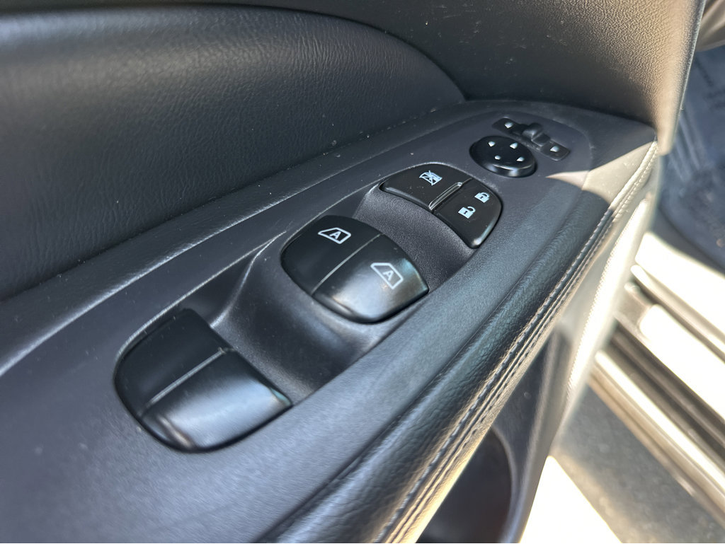 Used 2020 Nissan Pathfinder SV image 35