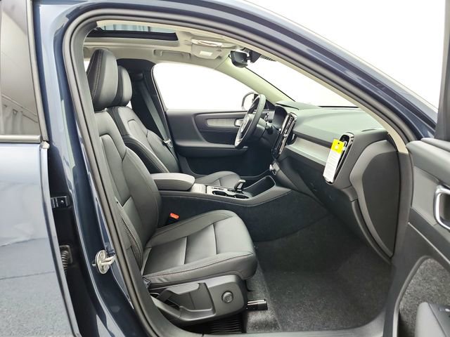 New 2026 Volvo XC40 B5 Core w/ Climate Package image 18