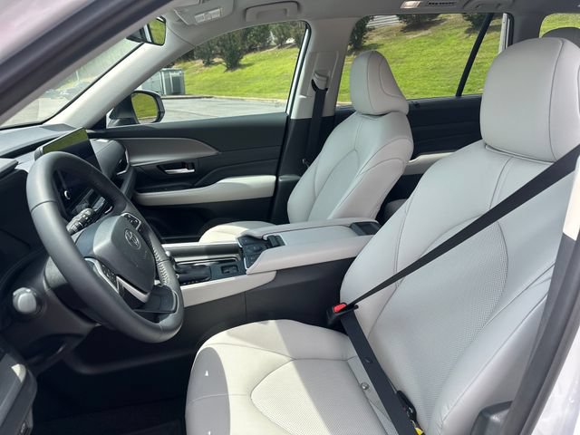 Used 2026 Toyota Grand Highlander FWD image 18
