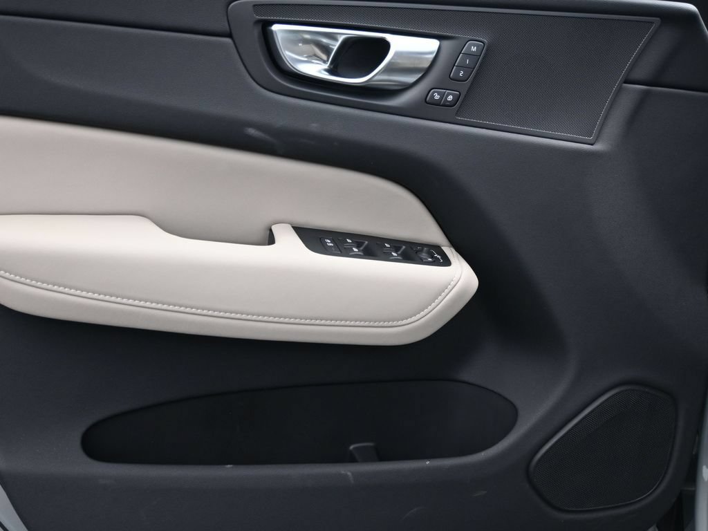 New 2026 Volvo XC60 B5 Plus w/ Protection Package Premier AWD/4WD image 4