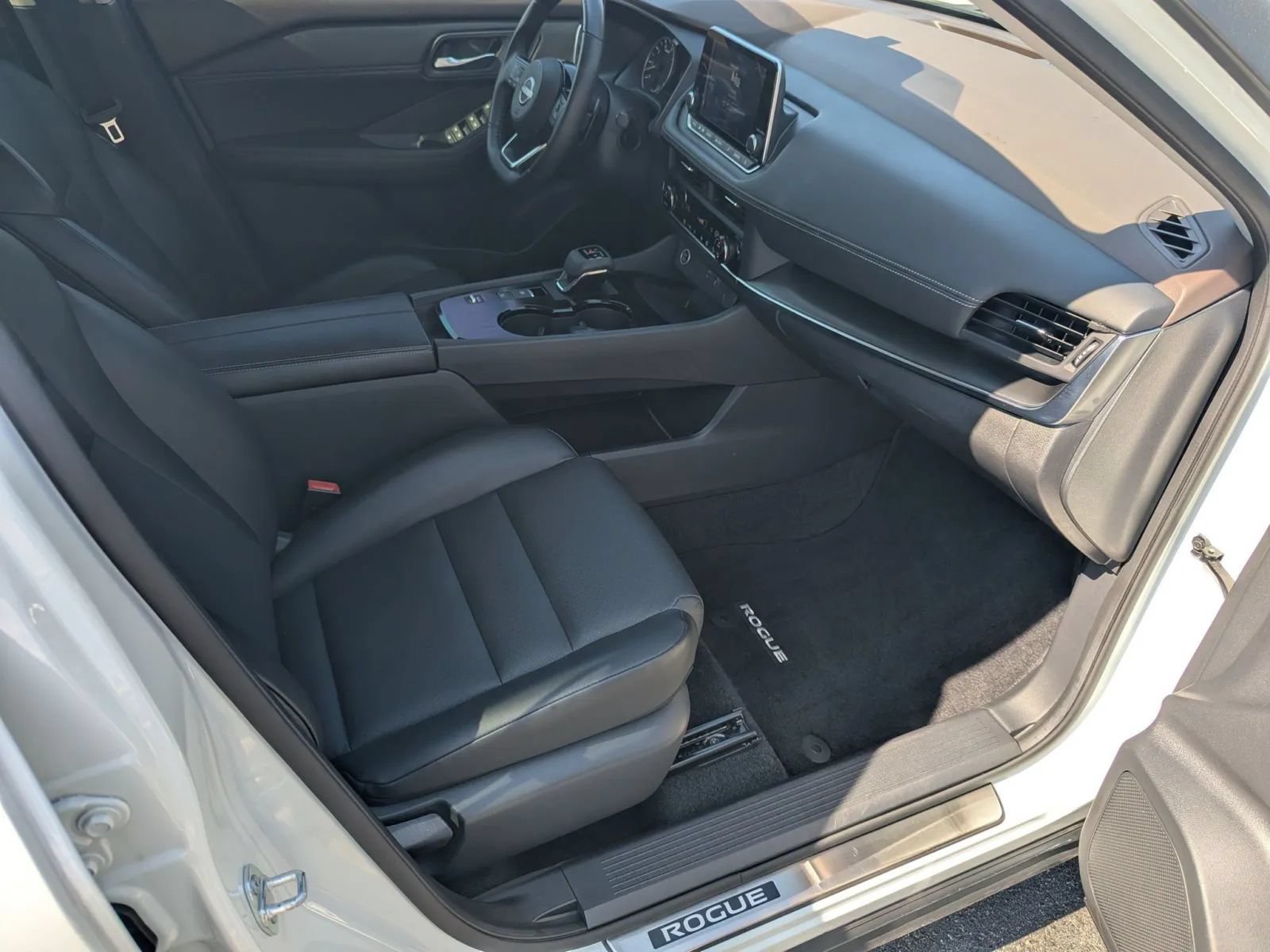 Certified 2023 Nissan Rogue SV w/ SV Premium B Package FWD image 12
