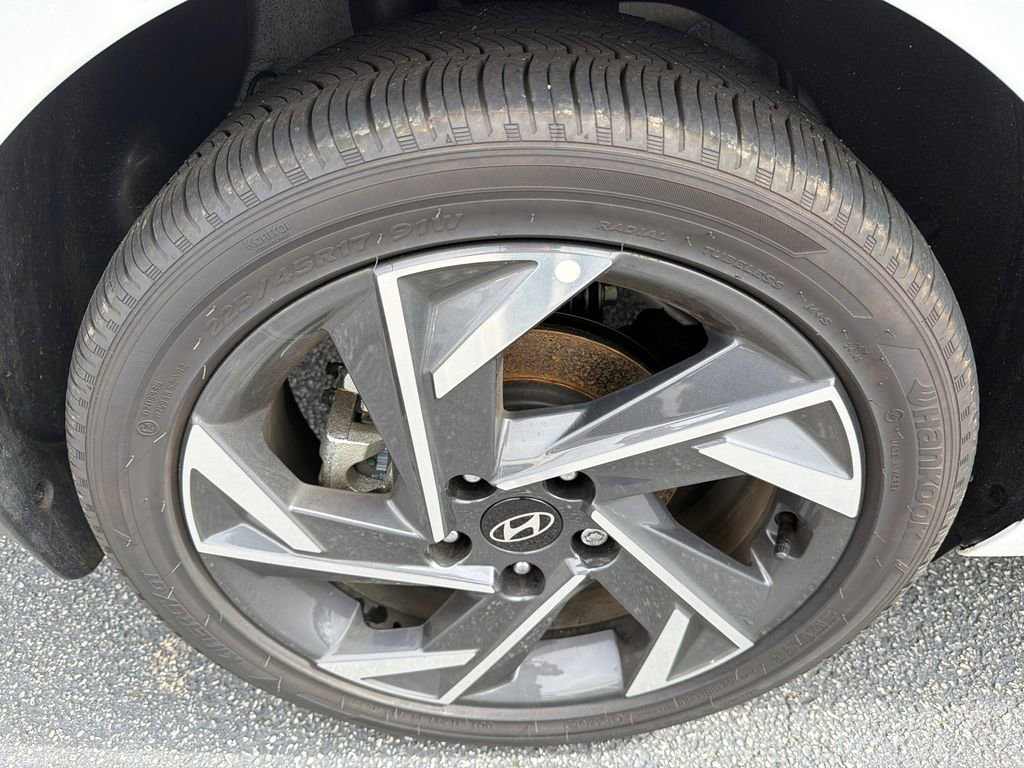 Used 2025 Hyundai Elantra SEL image 18