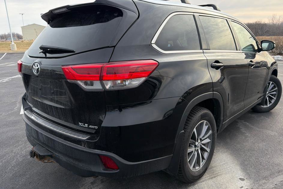 Used 2019 Toyota Highlander XLE image 5