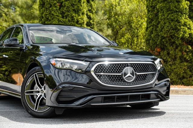 Used 2025 Mercedes-Benz E 350 4MATIC Sedan w/ Winter Package image 6